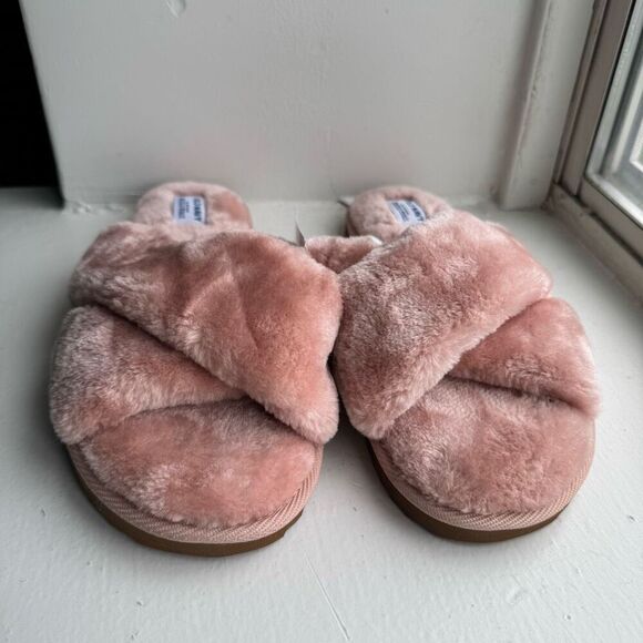 Old Navy Pink Faux Fur Slippers Size 9 - Picture 2 of 5